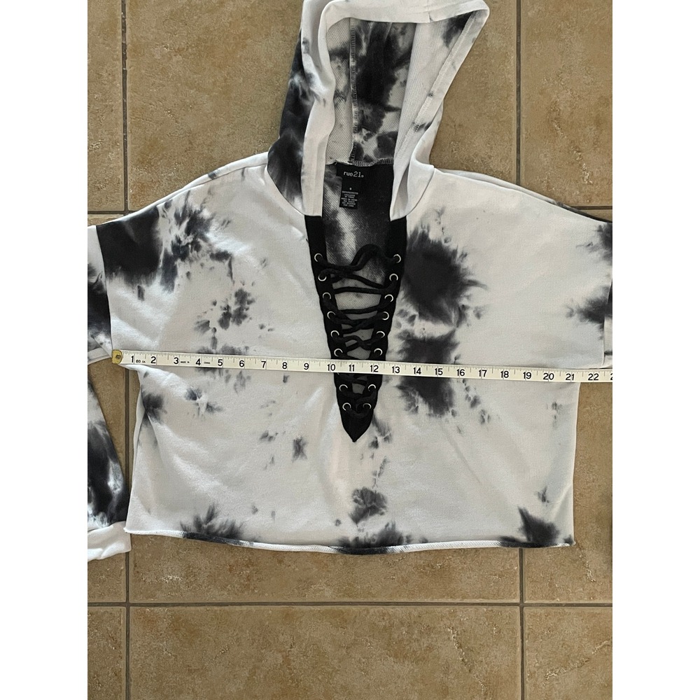 Rue21 Black & White Tie Dye Lace Up Cropped Hoodie Size Small - Picture 4 of 6